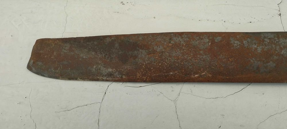 Стар железен нож