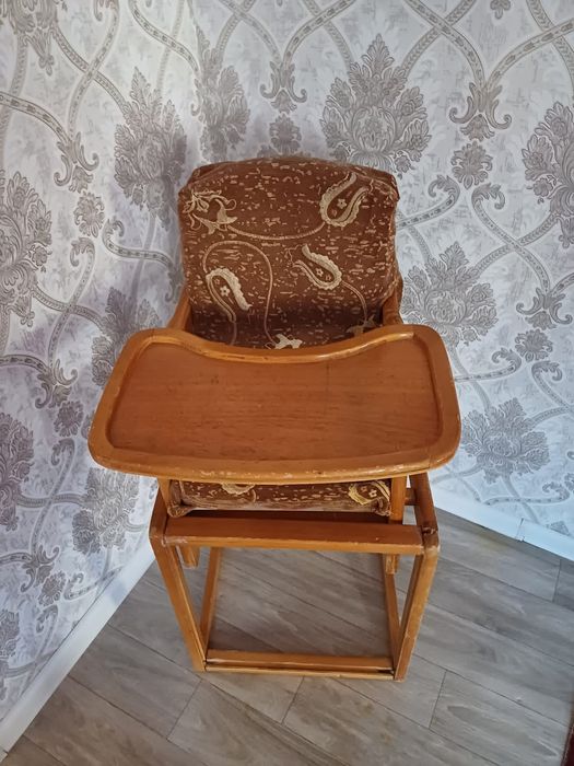 Стульчик со столом детский,трансформер.