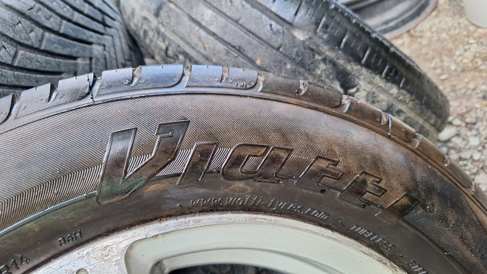2 диска с покрышкой