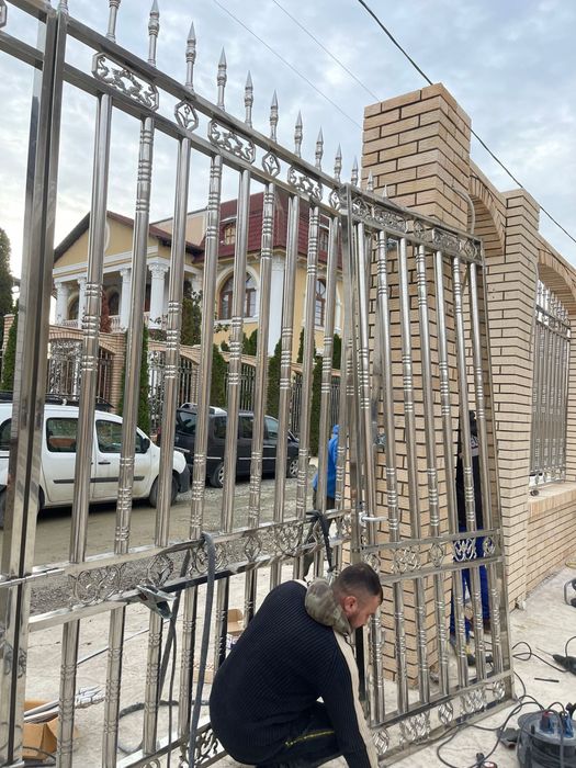 Porti si garduri din inox