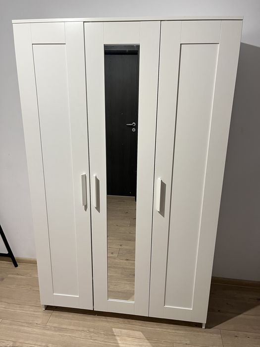 Dulap cu trei uși / ikea