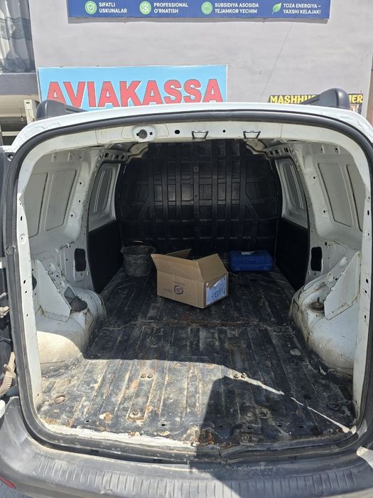 Lada largus 2015 yil