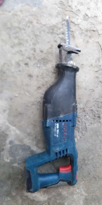 Fierăstrău electric