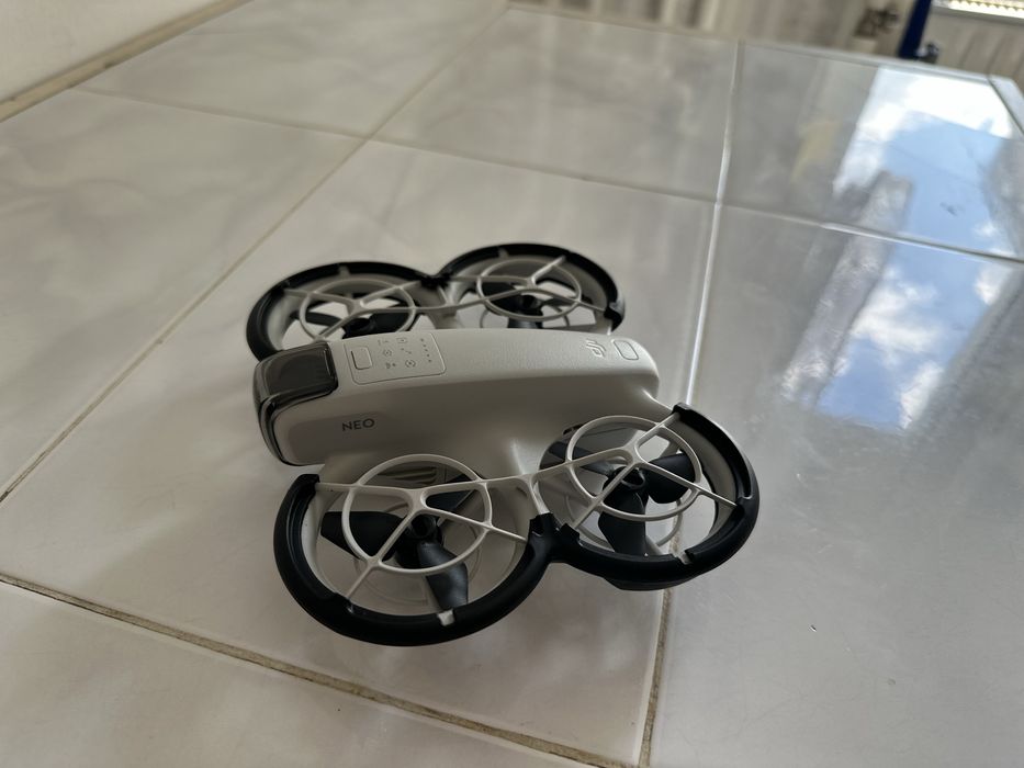 Drona Dji Neo Pachet Full Fly More Combo