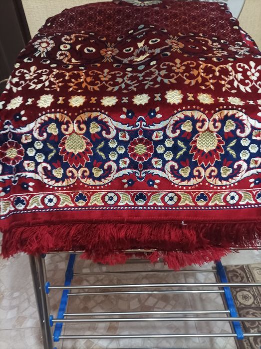 Покрывало коврового типа на диван новое