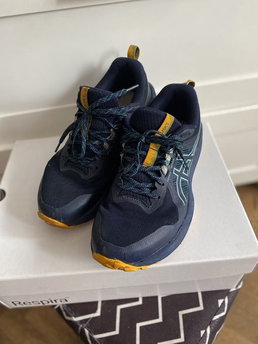 Маратонки Asics-40 и 41 номер