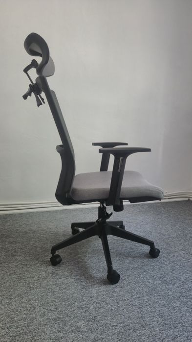 Scaun de birou cu suport lombar si tetiera