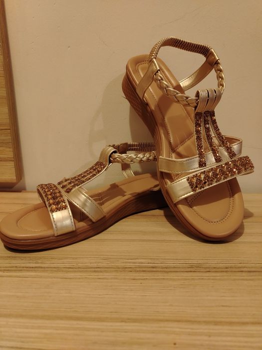 Нови летни сандали