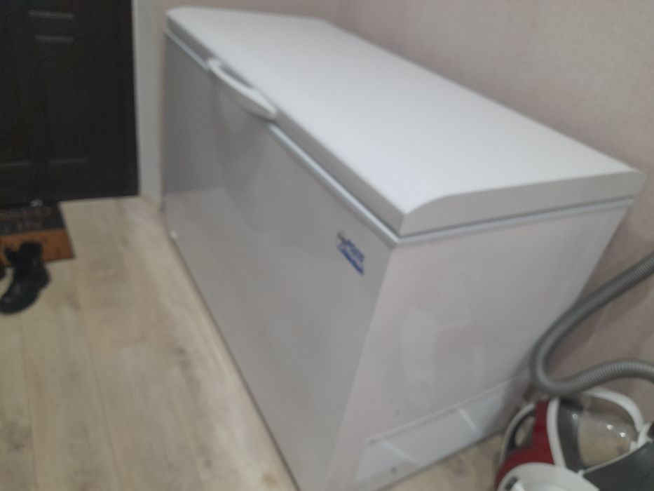 Морозильник, хороший, большой