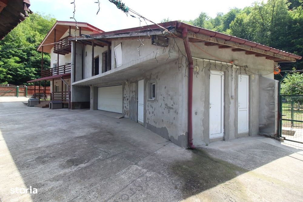 Vând casă P+E+M în Govăjdia, la 14km de Hunedoara, teren 1100mp, garaj
