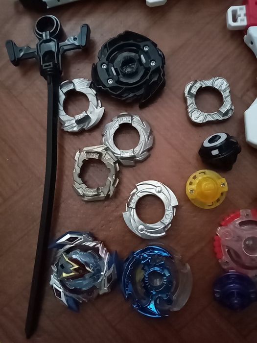 Бэйблейд 12500 есть железные