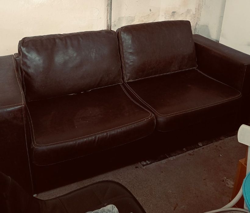 Диван Спешно двуместнен