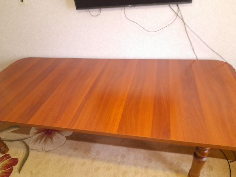 Стол 3,5 метра.Из прочного  дерева