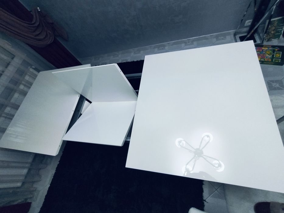 De vânzare masă extensibilă+8 scaune.