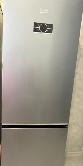 Холодильник,морозильник, стол сатылады