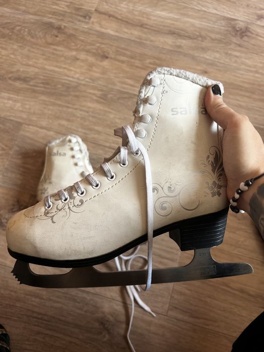 Продаю коньки 37 размер