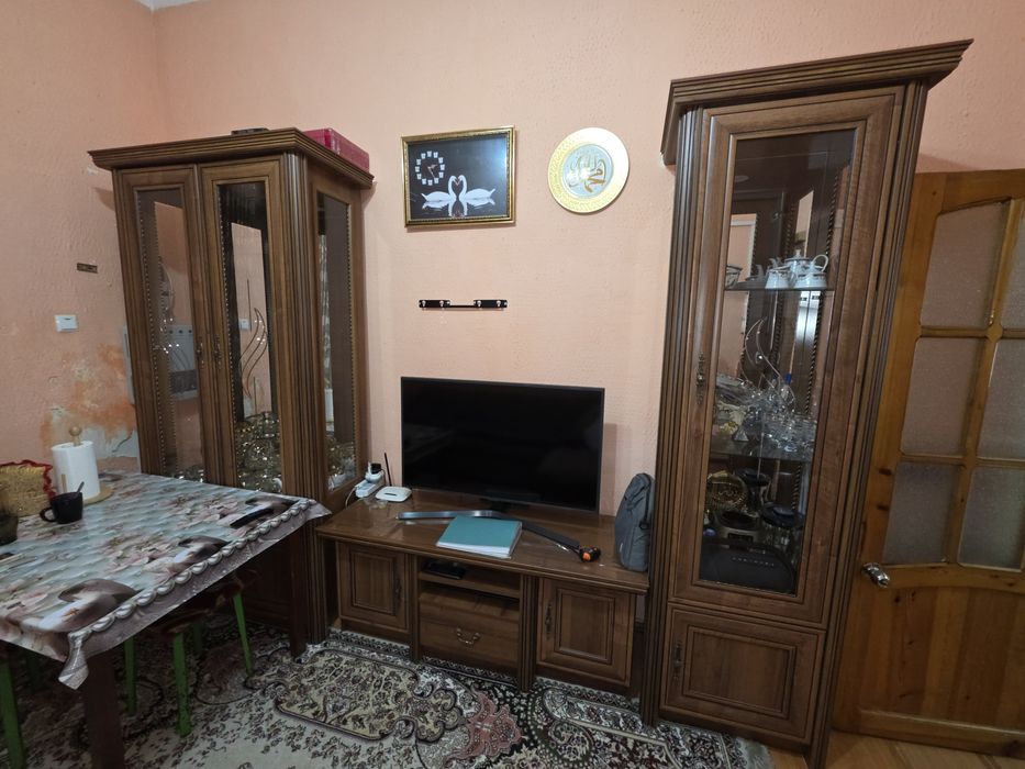 Срочно продаётся спальный гарнитур и сервант!!!