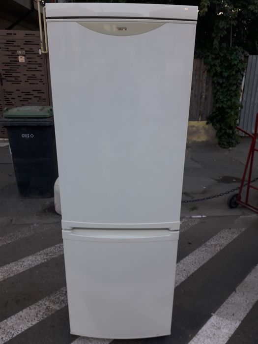 Combina frigorifica arctic indesit zanussi asigur transport