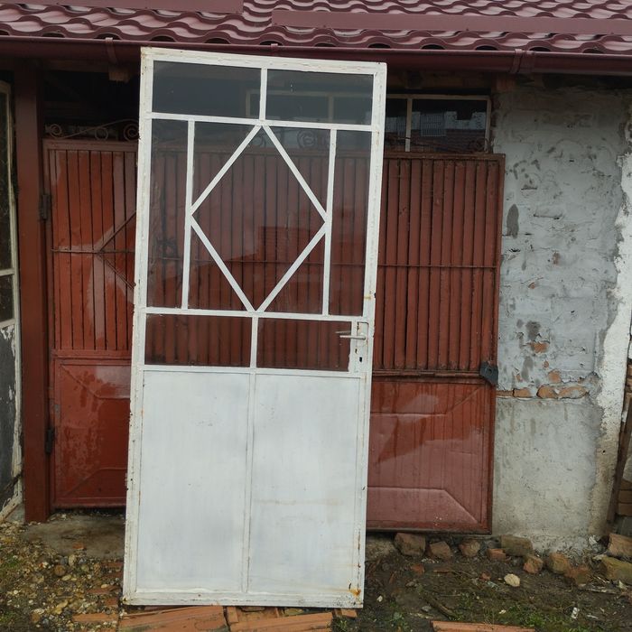 Ușă poartă fier albă