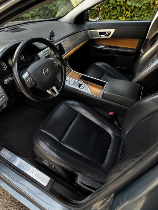 Vand Jaguar XF Luxury 2.7- 2008 model 2009