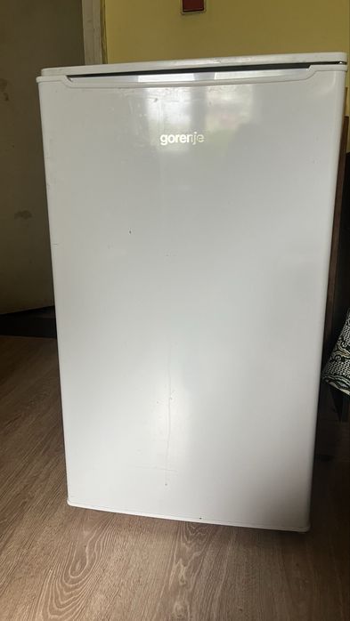 Компактен хладилник gorenje с камера