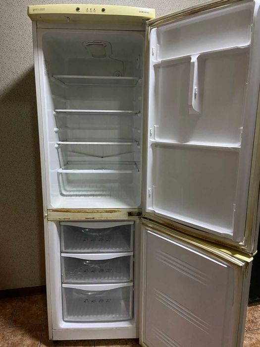 Продам холодильник Samsung RL28FBSW1/BUS