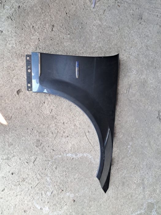 Aripa Mercedes Benz W204