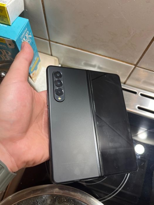 Продам Samsung Galaxy Z Fold3