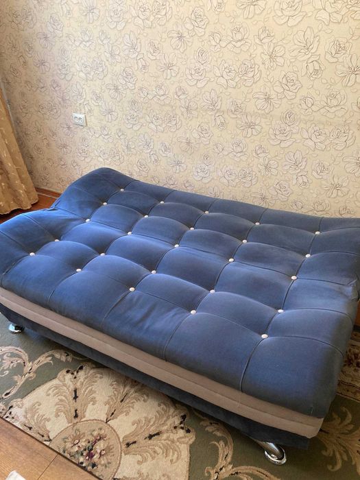 Продам синий диван и 2 кресла