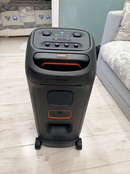 Vand Boxa JBL  Partybox 320 Impecabila!