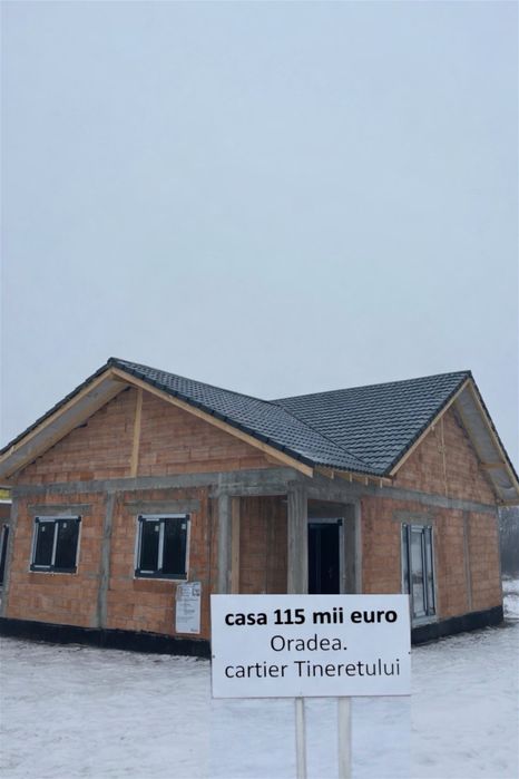 casa oradea tineretului in rosu