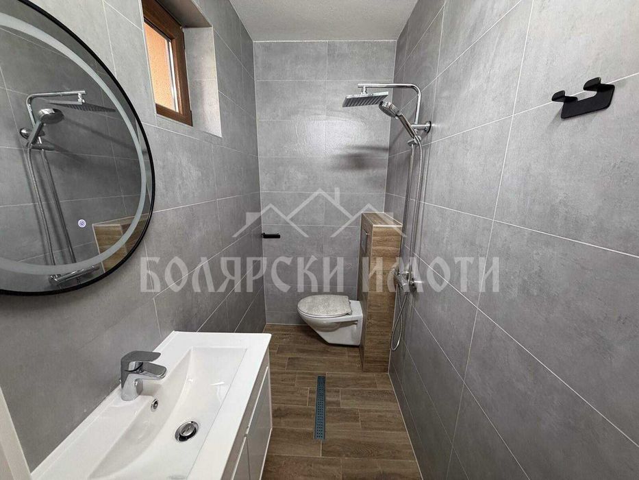 Луксозен тристаен апартамент с паркомясто