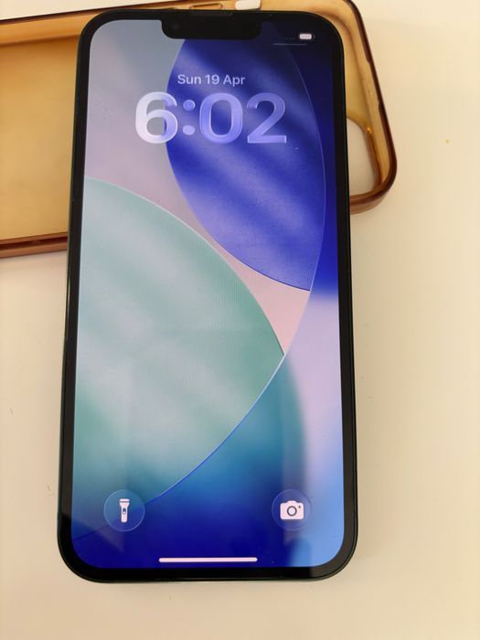 iPhone 13тъмно зелен