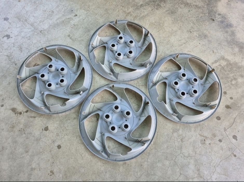 Două seturi de capace originale Hyundai R15 5x114,3 - 52960/3A700