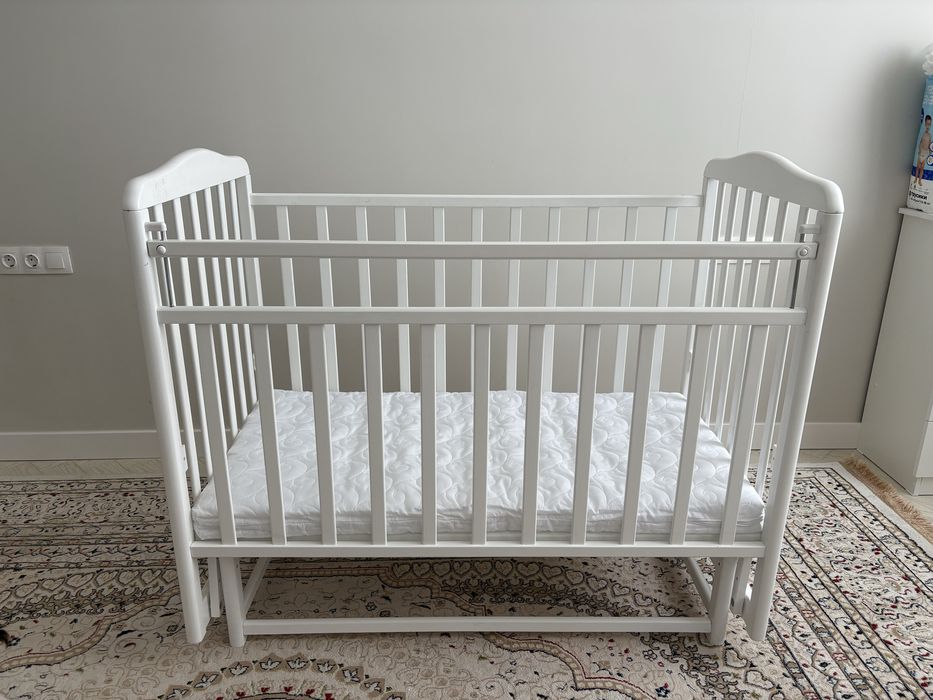 Детская кровать цвет белый