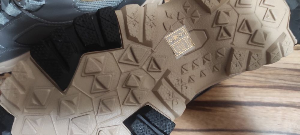 Маратонки и обувки Adidas и други