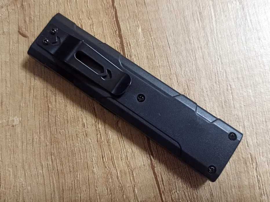 Lanterna mini f pentru fortele de ordine