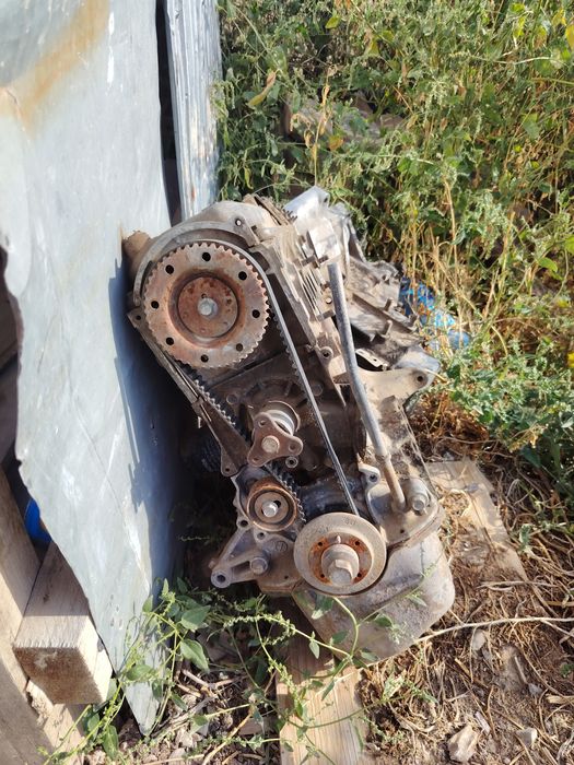 На Мазду 323 есть запчасти