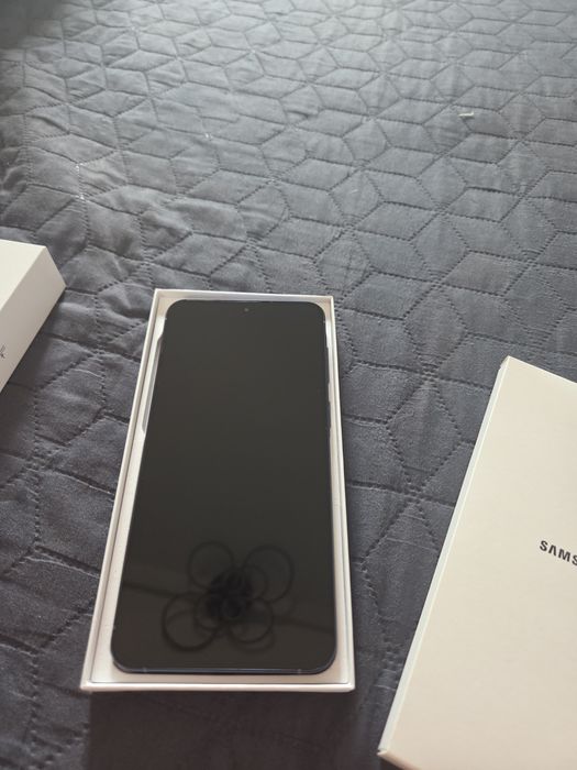 Vand Samsung A57 nou