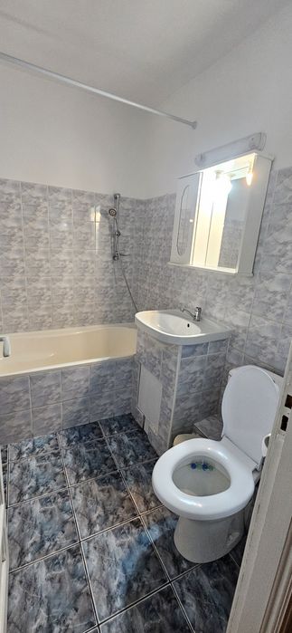 Propeietar închiriez apartament 3 camere