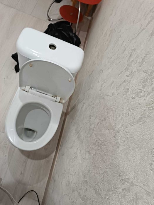 продам унитаз с бачком в сборе