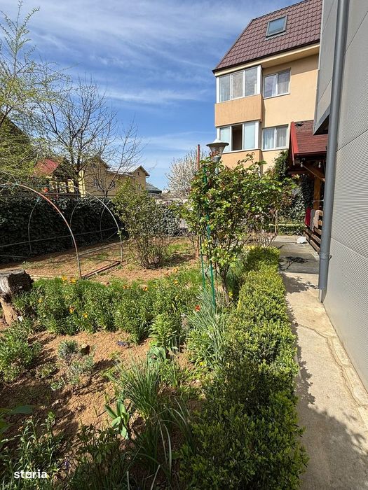 Proprietar vând apartament 2 camere cu curte proprie 113 mp