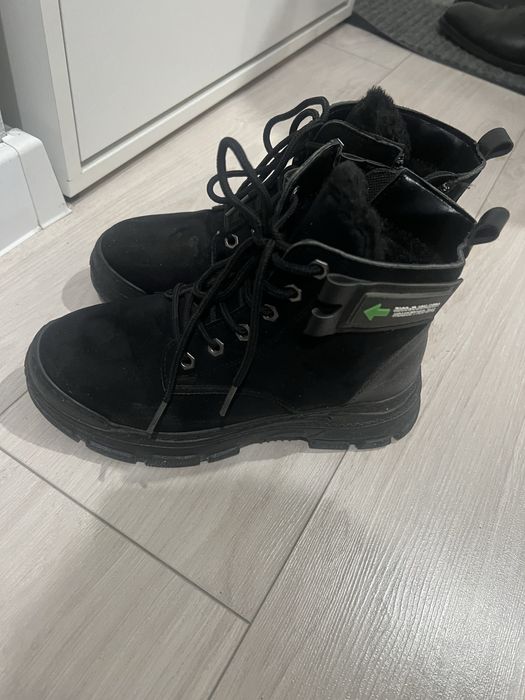 Спортивные ботинки