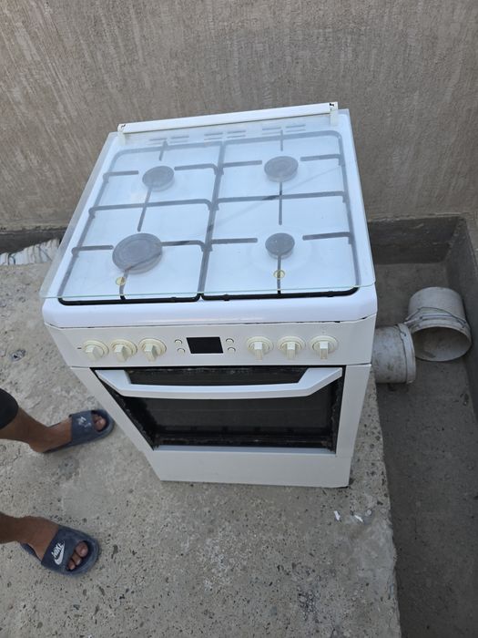 Продам газовую плиту Indesit