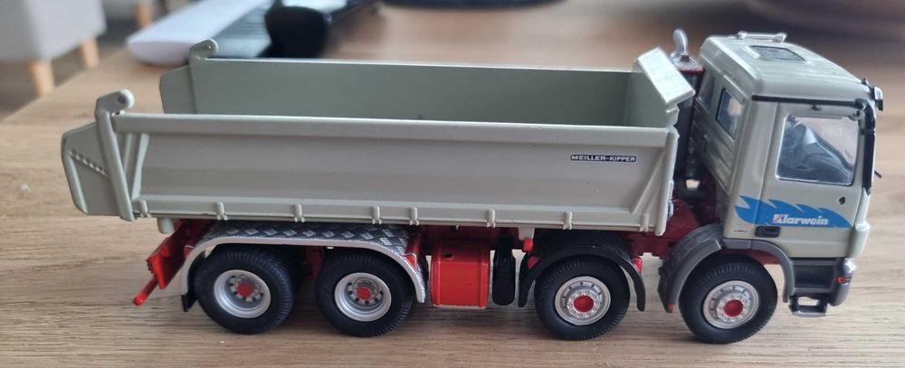 Se vinde machetă Camion Mercedes NZG