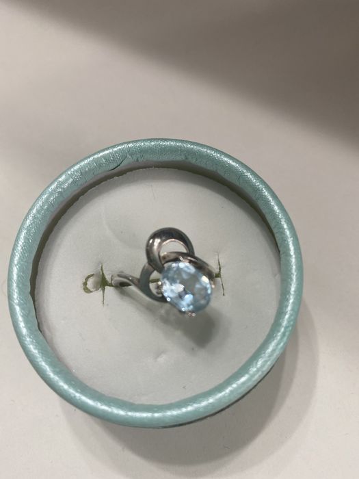 Продам серебряный гарнитур с топазом