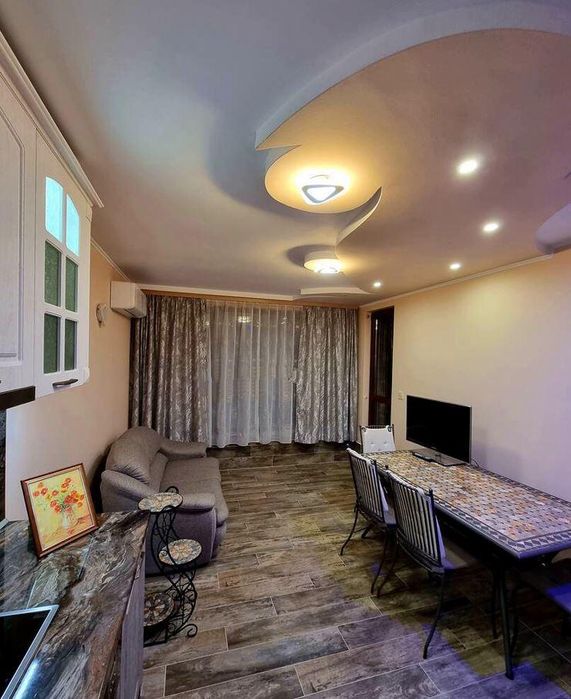 Дава се под наем Двустаен апартамент в Бургас, Сарафово - 65 кв.м за 535.5 € - Снимка #1