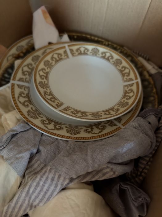 Продам посуду тарелки, чашки, чайник