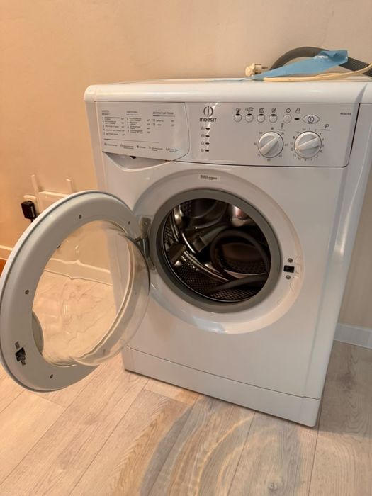 Продам б/у стиральную машину