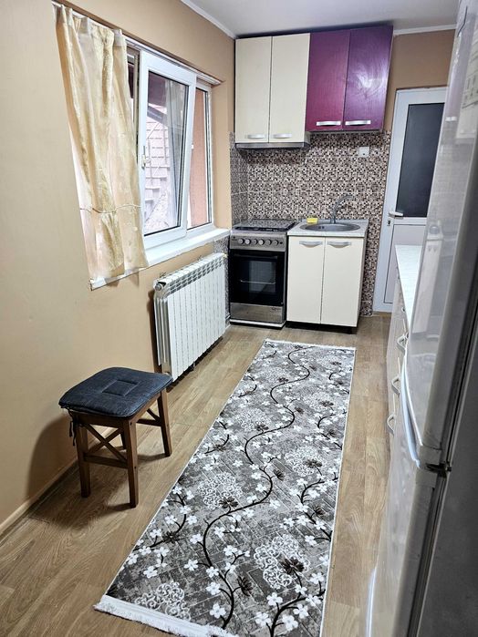 Închiriez garsonieră la casă,zona Penny bazar,intrare separată